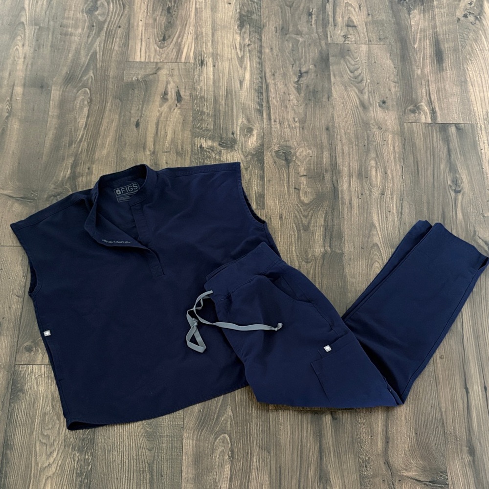 Figs Navy scrub set Women's Yola Skinny Pants and Rafaela top